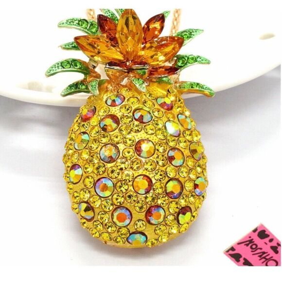 🍍 Betsey Johnson sparkling crystal pineapple necklace🍍 - Picture 3 of 3